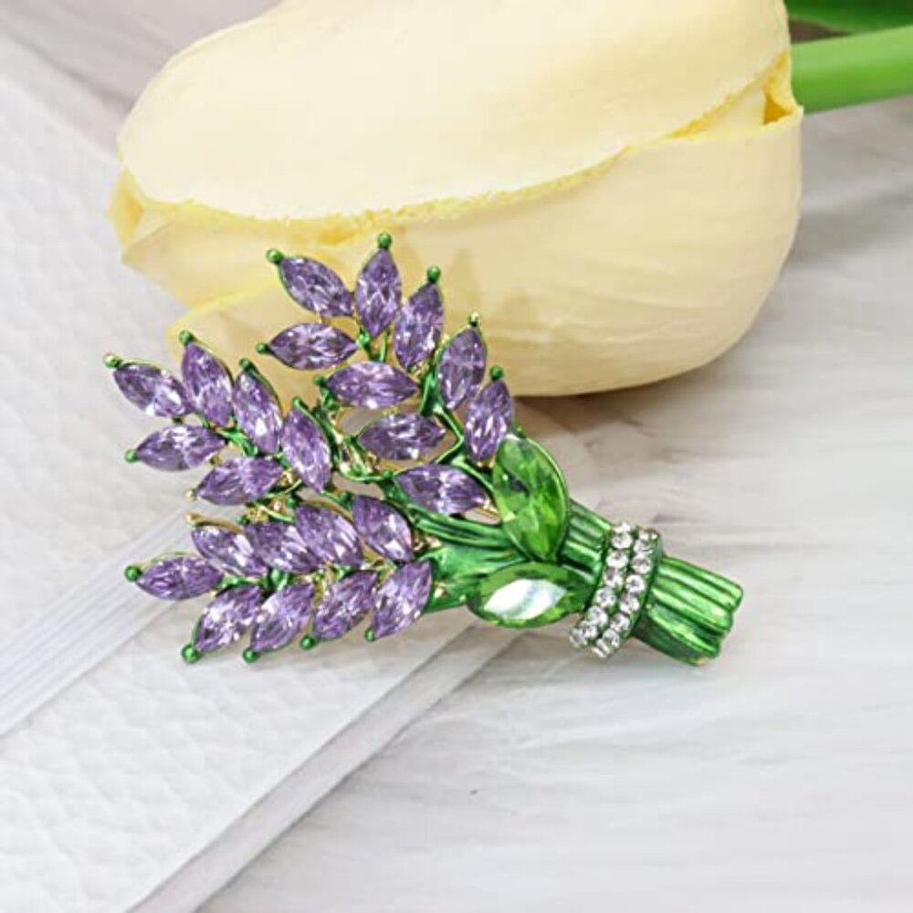 Lavender flower broochā crystal